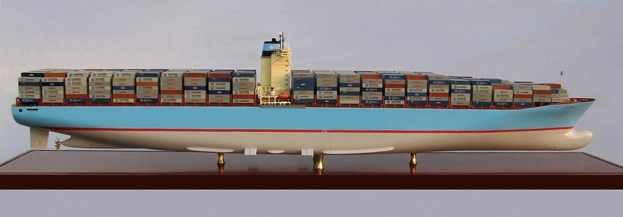 Modell eines modernen Containerschiffs