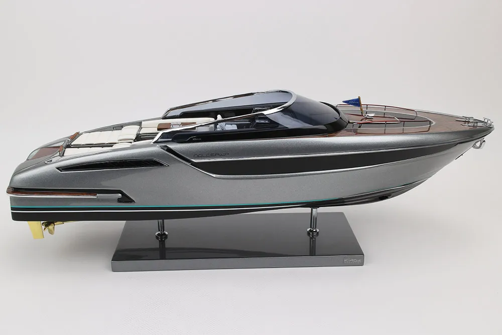 RIVA DOLCERIVA (Grey Shark) – Bild 2