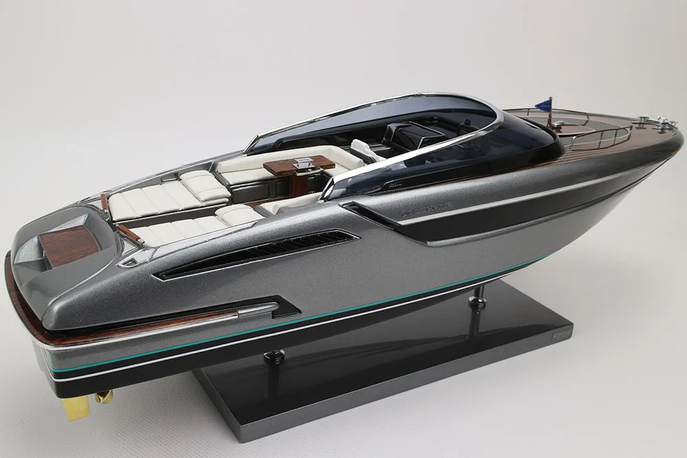 RIVA DOLCERIVA (Grey Shark) – Bild 4